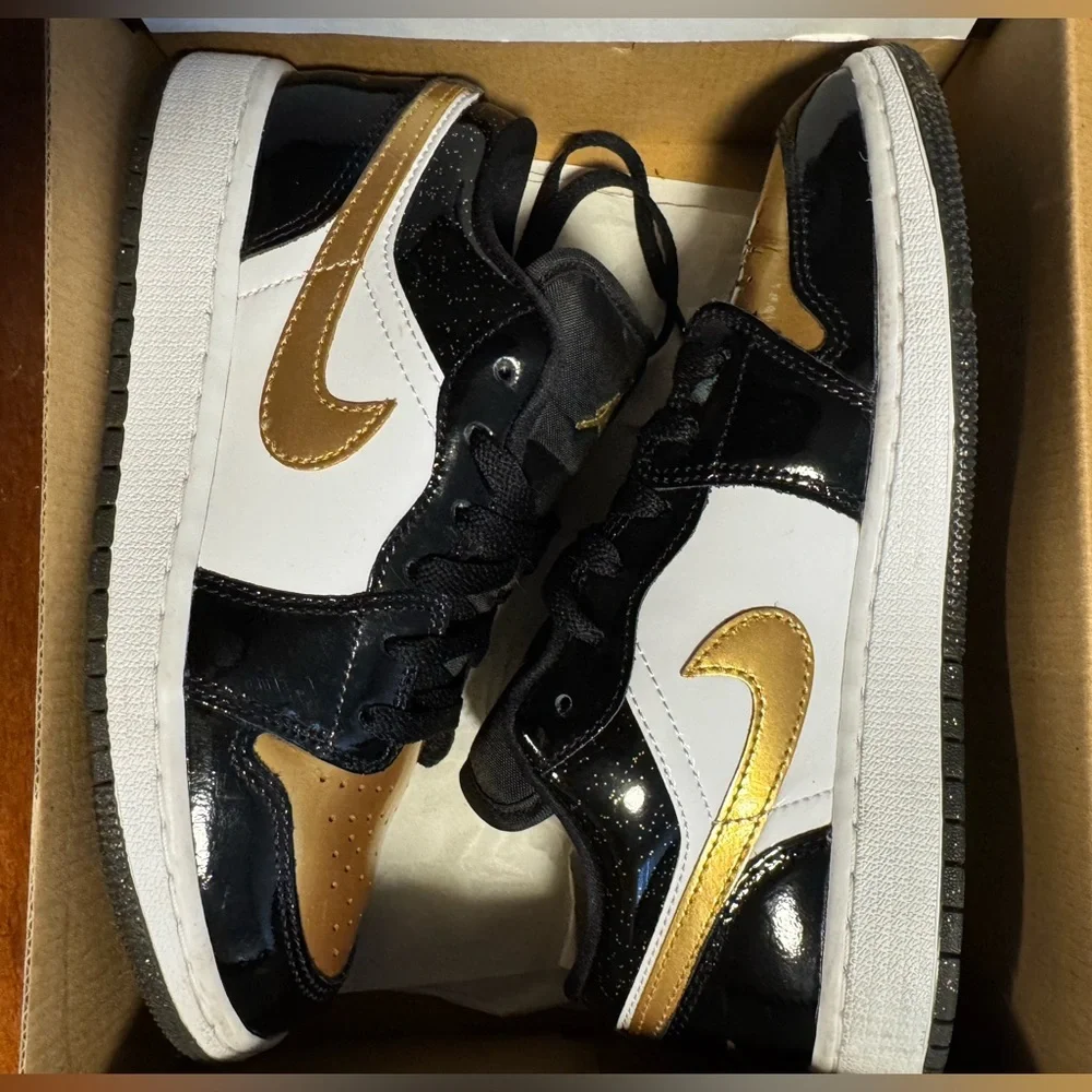 Air Jordan 1 Mid SE GS Gold Toe Sz 4.5 Youth